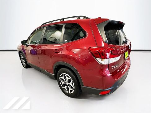 Used 2022 Subaru Forester Premium AWD/4WD image 7