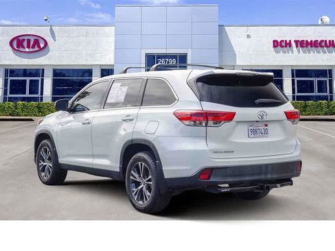 Used 2019 Toyota Highlander LE w/ Carpet Mat Package (TMS) image 6