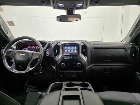 Used 2019 Chevrolet Silverado 1500 Custom image 2