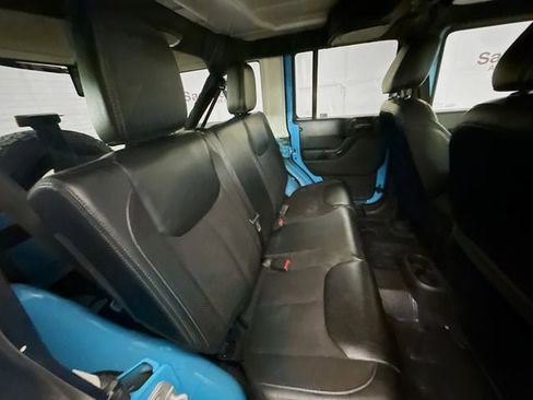 Used 2017 Jeep Wrangler Unlimited Sahara AWD/4WD image 28