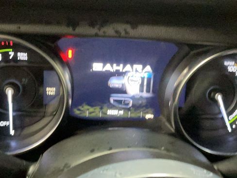 Used 2022 Jeep Wrangler Unlimited Sahara w/ Cold Weather Group image 16