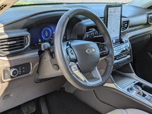 Used 2022 Ford Explorer Platinum w/ Equipment Group 601A image 10