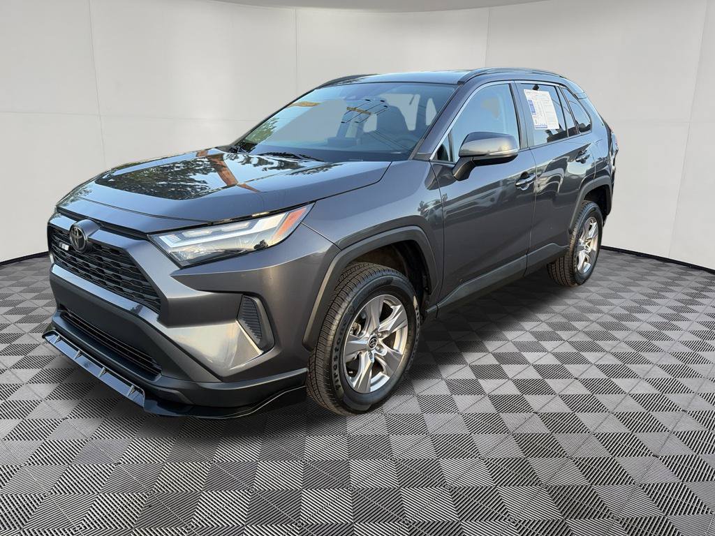 Used 2022 Toyota RAV4 XLE AWD/4WD image 4