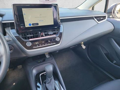 Used 2025 Toyota Corolla LE image 21