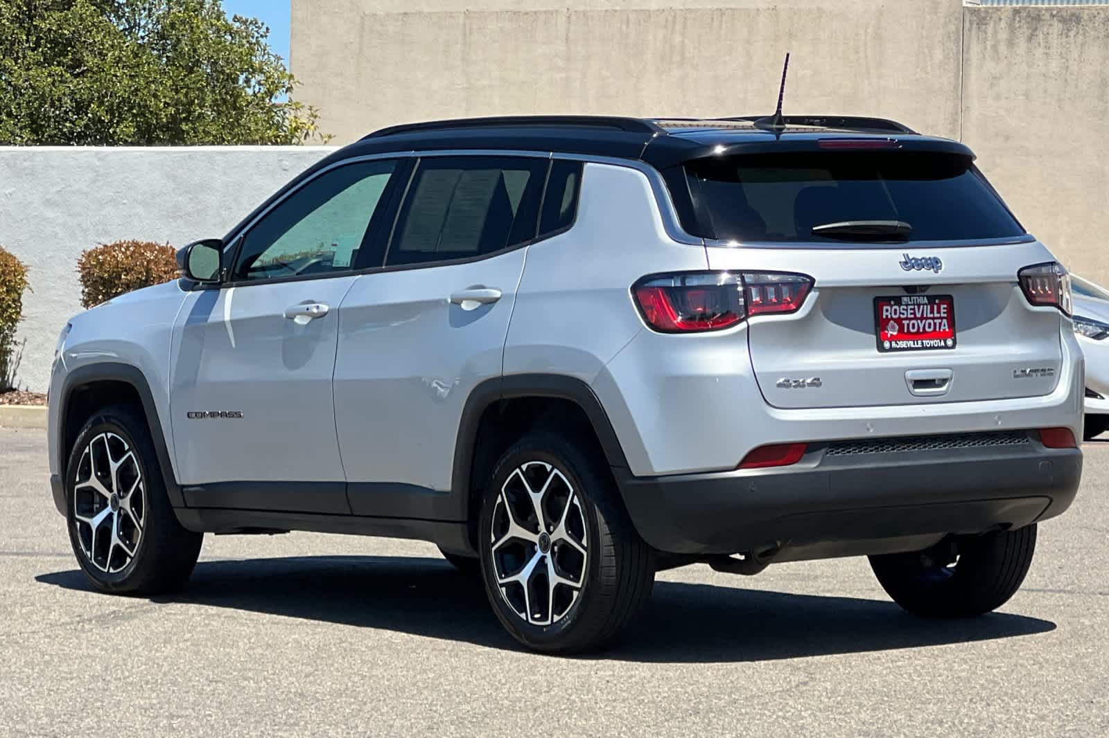 Used 2025 Jeep Compass Limited AWD/4WD image 7