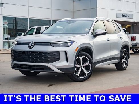 New 2025 Volkswagen Tiguan SE image 2