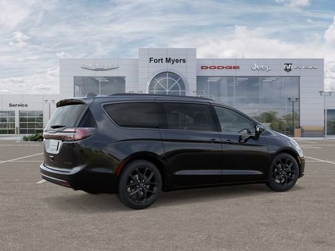 New 2026 Chrysler Pacifica Limited w/ S Appearance Package FWD image 4