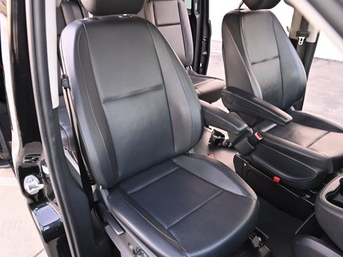Used 2018 Mercedes-Benz Metris Passenger image 20