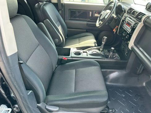 Used 2012 Toyota FJ Cruiser 4WD w/ Upgrade Pkg image 17
