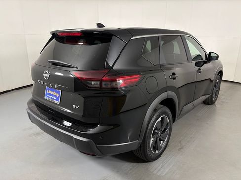 Used 2024 Nissan Rogue SV FWD image 8