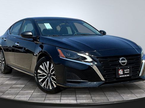 Used 2025 Nissan Altima 2.5 SV FWD image 4