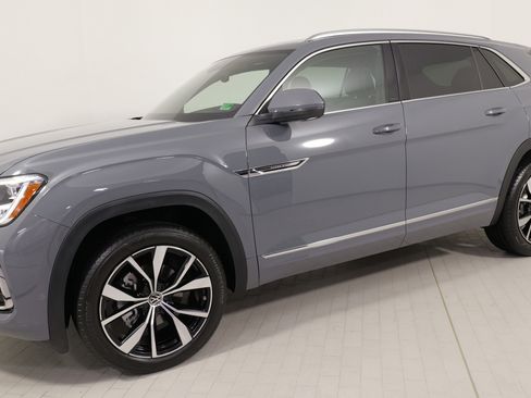 Used 2025 Volkswagen Atlas Cross Sport SEL Premium R-Line image 1
