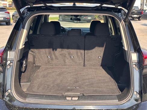 Used 2025 Nissan Rogue SV image 28