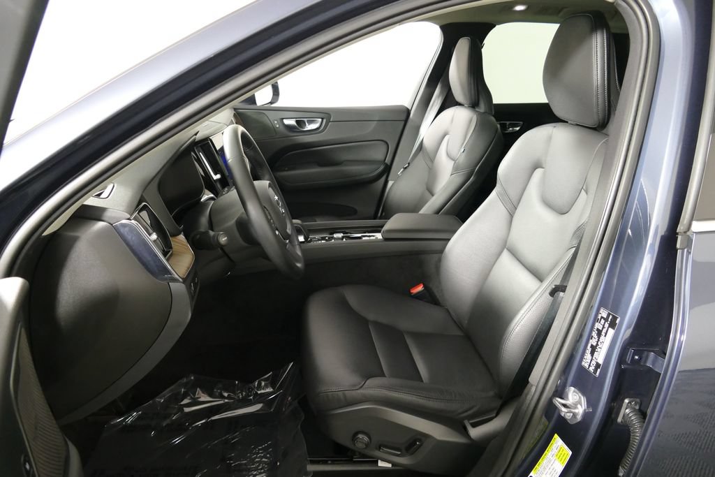 Used 2022 Volvo XC60 B5 Momentum w/ Climate Package AWD/4WD image 10