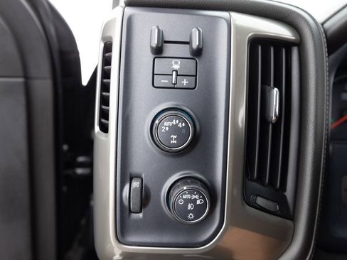 Used 2018 Chevrolet Silverado 1500 High Country AWD/4WD image 38