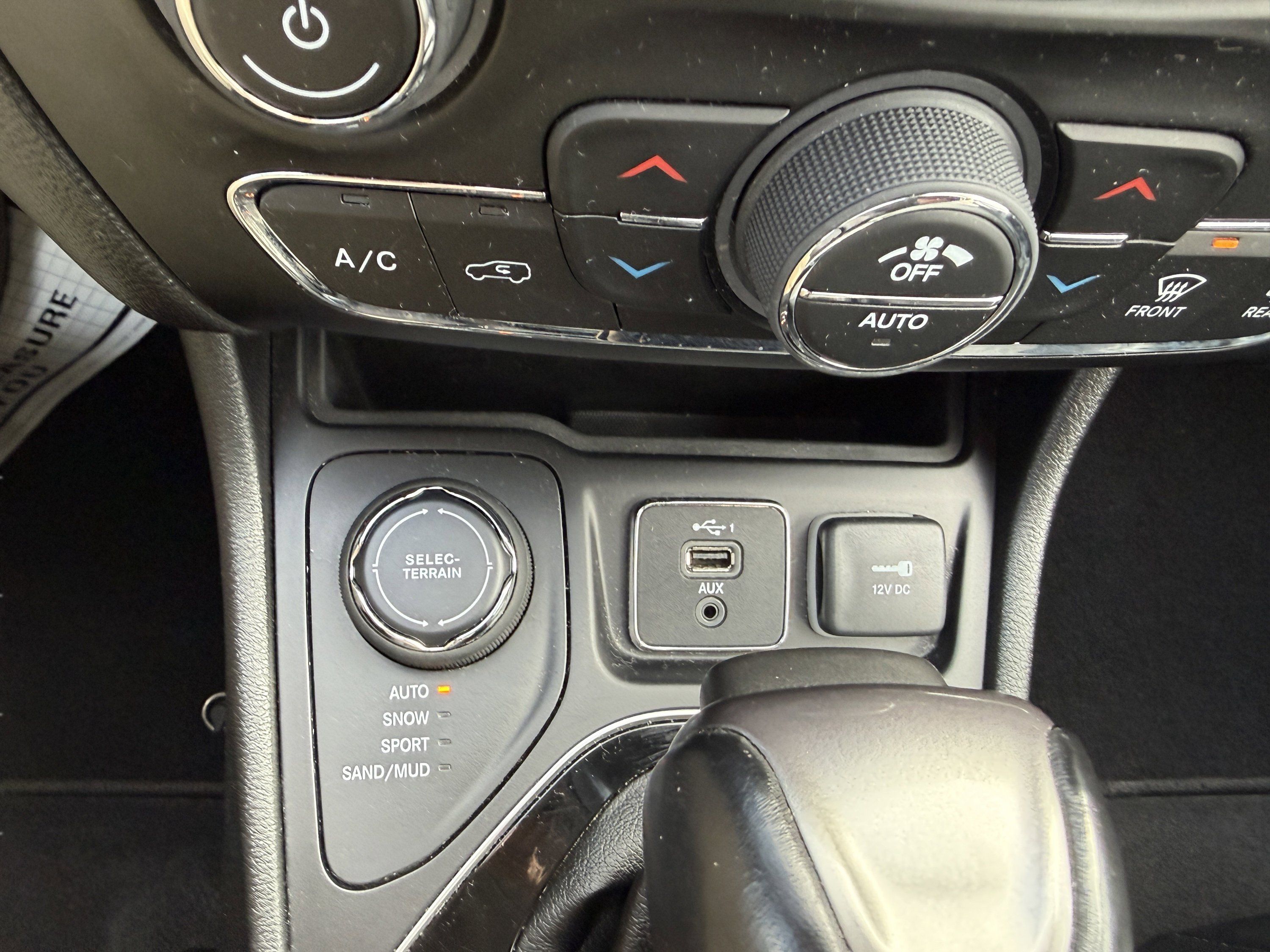 Used 2023 Jeep Cherokee Altitude Lux AWD/4WD image 28