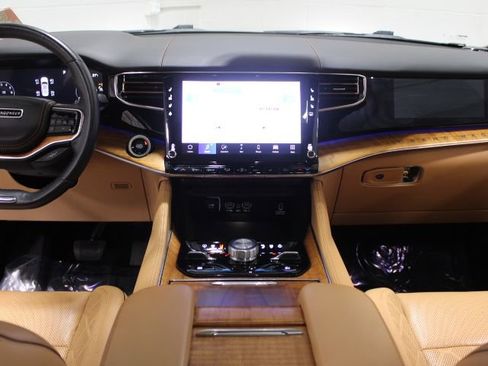 Used 2022 Jeep Grand Wagoneer Series III image 28