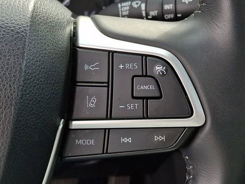 Used 2023 Toyota Highlander XLE image 23