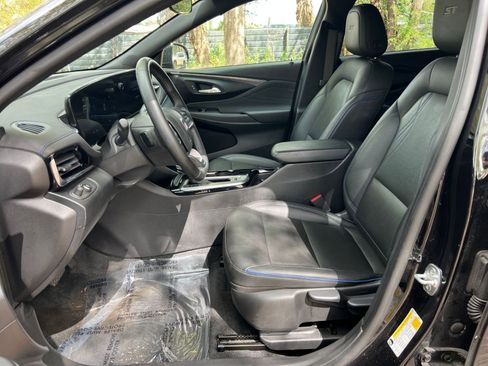 Used 2025 Buick Envista Sport Touring image 23