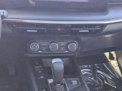 Certified 2025 Nissan Kicks S image 21