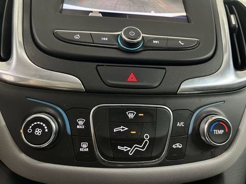 Used 2021 Chevrolet Equinox LS w/ LS Convenience Package FWD image 17