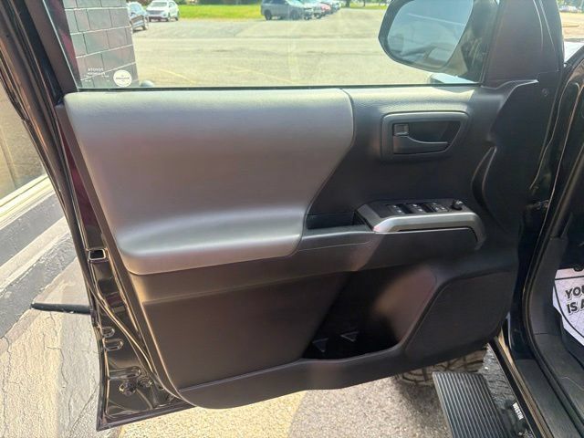 Used 2019 Toyota Tacoma SR5 AWD/4WD image 22