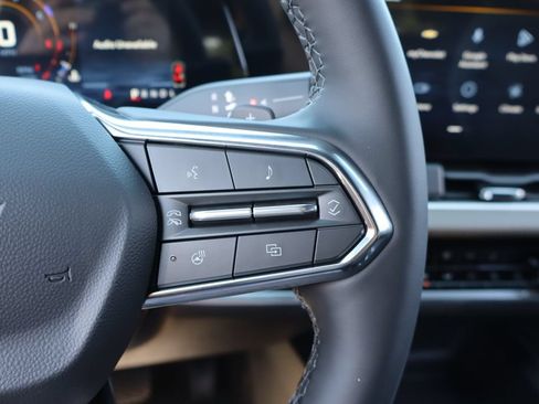 New 2027 Chevrolet Equinox LT w/ Convenience Package II FWD image 9
