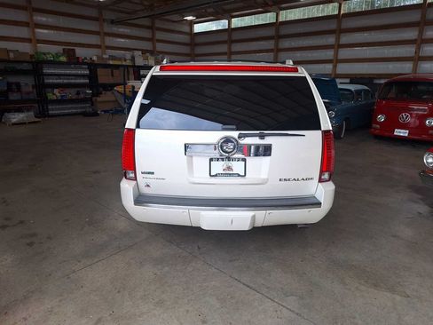 Used 2011 Cadillac Escalade ESV Platinum AWD/4WD image 7