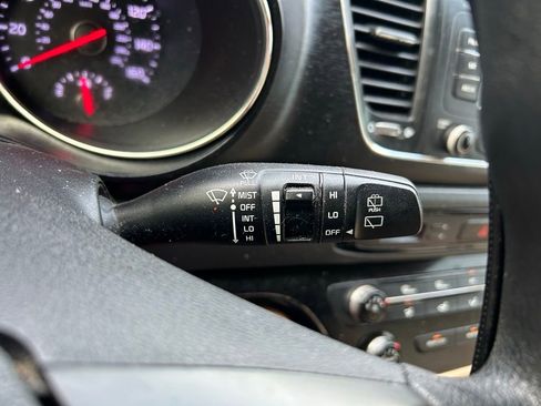Used 2016 Kia Sedona LX w/ LX Convenience Package FWD image 22