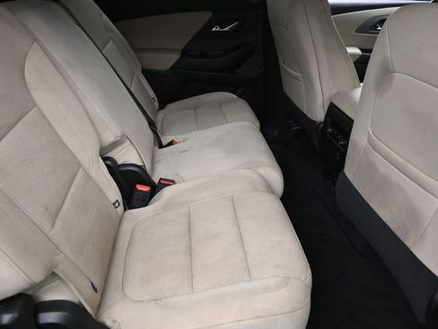 Used 2023 Chevrolet Traverse LS image 9