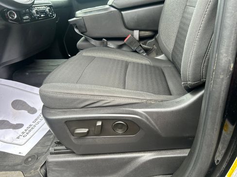 Used 2023 GMC Sierra 1500 SLE w/ X31 Off-Road Package image 17