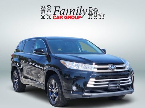 Certified 2018 Toyota Highlander Plus FWD image 2