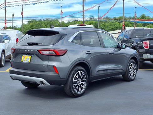 Used 2023 Ford Escape SE FWD image 2