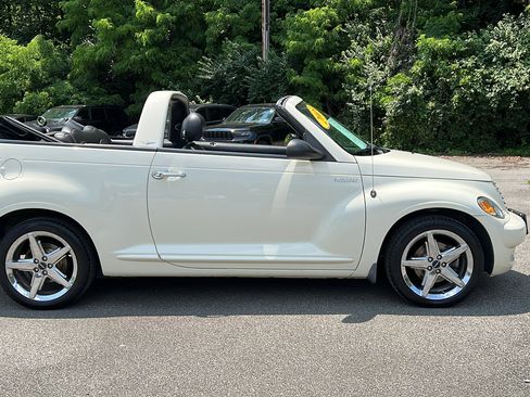 Used 2005 Chrysler PT Cruiser GT image 2
