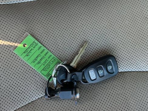 Used 2014 Hyundai Elantra Limited FWD image 30