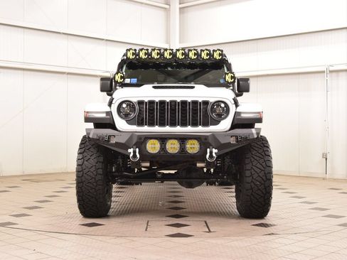 Used 2025 Jeep Gladiator Mojave AWD/4WD image 2
