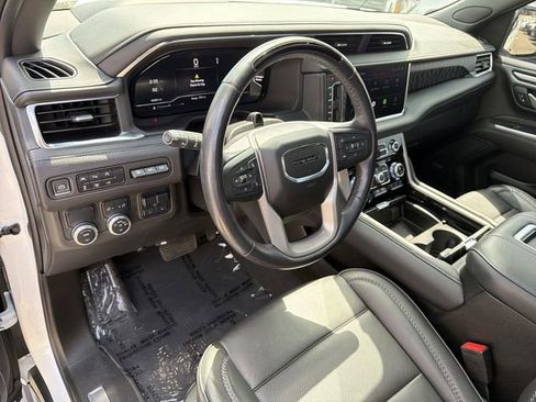 Used 2023 GMC Yukon XL Denali w/ Denali Reserve Package RWD image 9