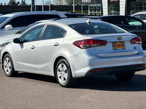 Used 2017 Kia Forte LX image 6