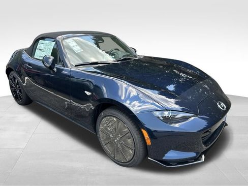 New 2026 MAZDA MX-5 Miata Club w/ Weather Package RWD image 8