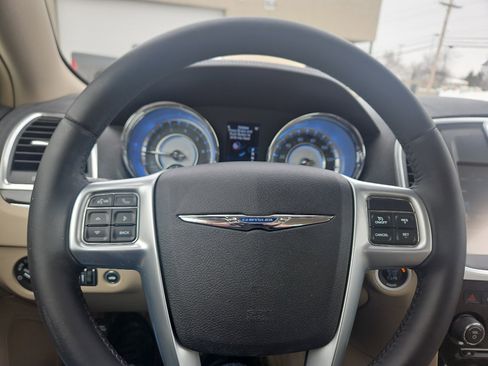 Used 2013 Chrysler 300 RWD image 26