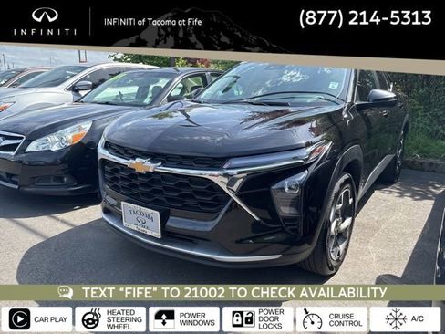 Used 2025 Chevrolet Trax LT w/ LT Convenience Package FWD image 1