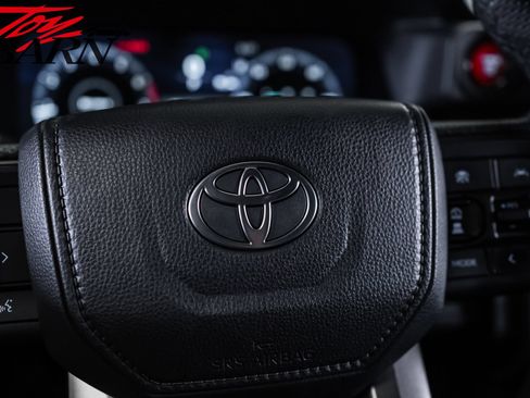 Used 2025 Toyota Tacoma TRD Off-Road AWD/4WD image 25