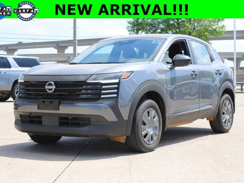 Used 2025 Nissan Kicks S image 1