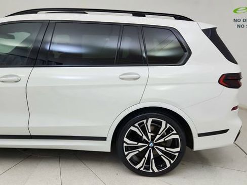 Used 2024 BMW X7 xDrive40i w/ M Sport Package AWD/4WD image 11