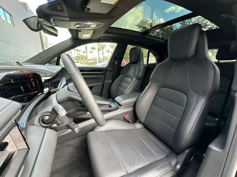Certified 2025 Porsche Macan 4 Electric AWD/4WD image 5