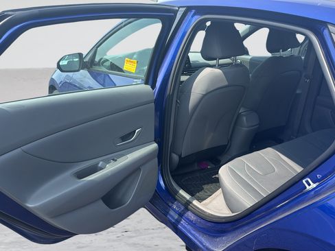 Used 2023 Hyundai Elantra SEL w/ Cargo Package FWD image 32