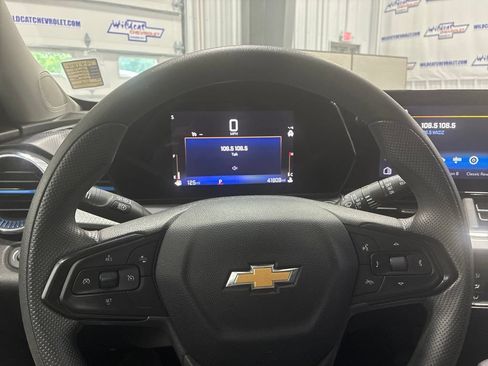 Used 2025 Chevrolet Trax LT FWD image 18