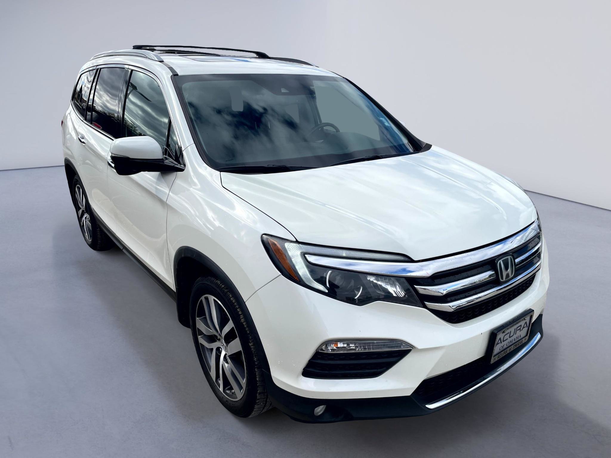 Used 2017 Honda Pilot Touring image 2