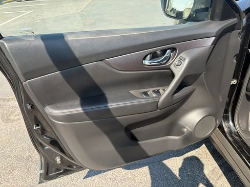 Used 2016 Nissan Rogue S FWD image 10