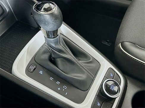 Used 2022 Hyundai Venue Limited image 18